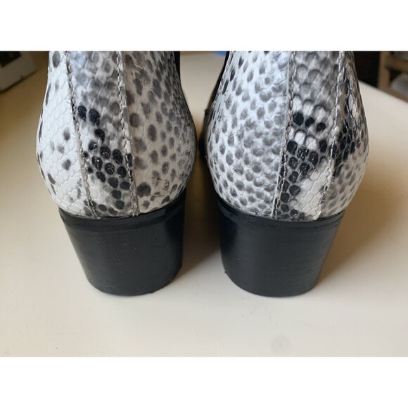 Blondo Womens Emelia Waterproof Black White Snake Print Ankle Booties Size 8M - Picture 8 of 11